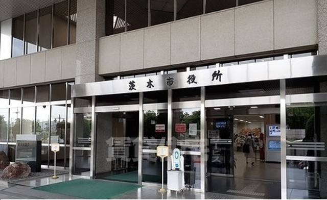 コンビニ　ファミリーマート　茨木中央通（コンビニ）まで273m