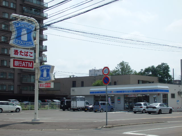 コンビニ　ローソン（コンビニ）まで142m