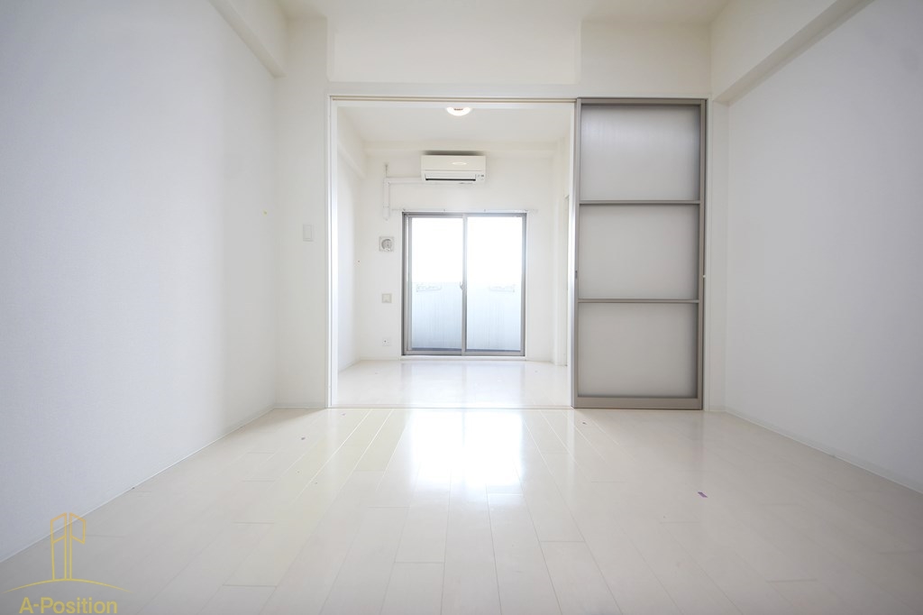 居室・リビング　APRILE南森町