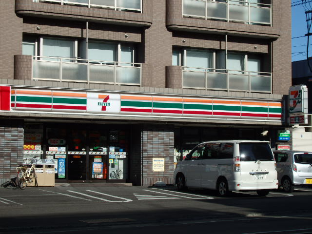 コンビニ　セブンイレブン（コンビニ）まで30m