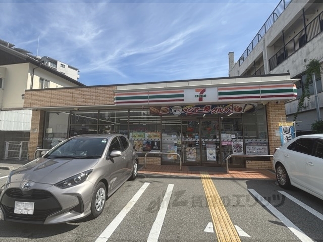 コンビニ　セブンイレブン伊丹３丁目店（コンビニ）まで170m