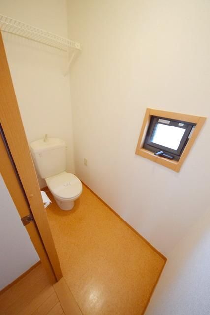 トイレ　★トイレの上部に棚だってついているんです★