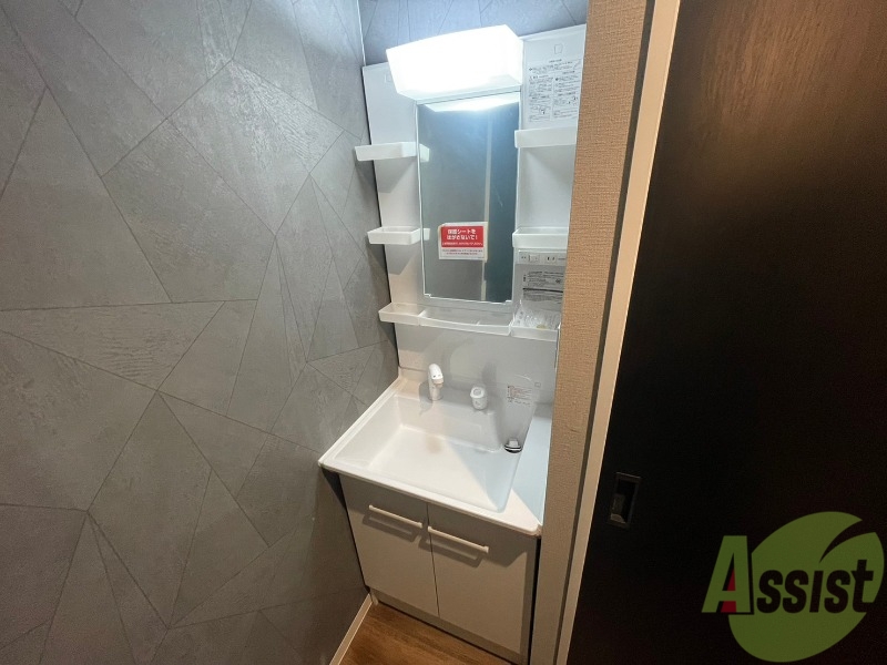 洗面設備　独立洗面台です。大きくてよいですね。シャンプーもできます！