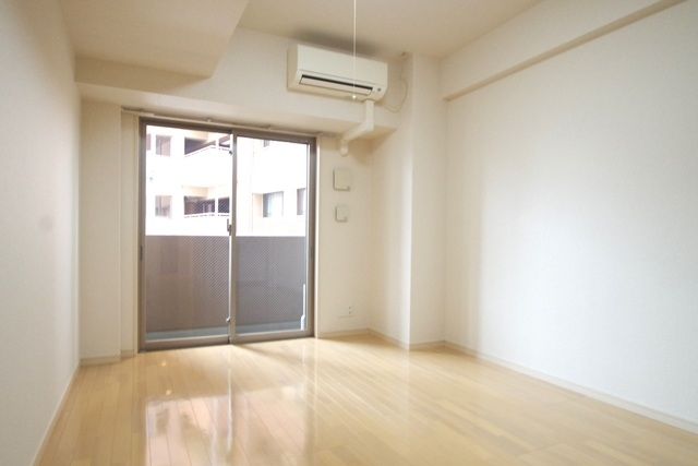 居室・リビング　★　日当たりのいい広いお部屋です　★