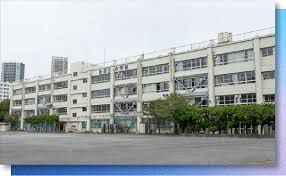 中学校　辰巳中学校（中学校）まで666m