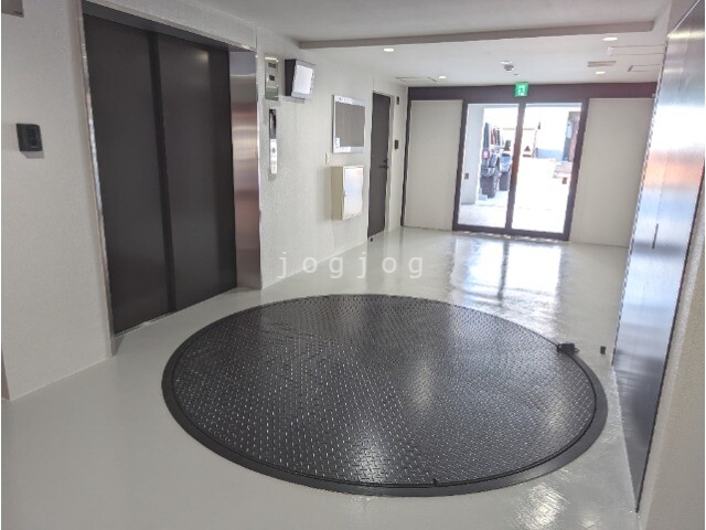 ロビー　ＥＶホール（回転盤付き）