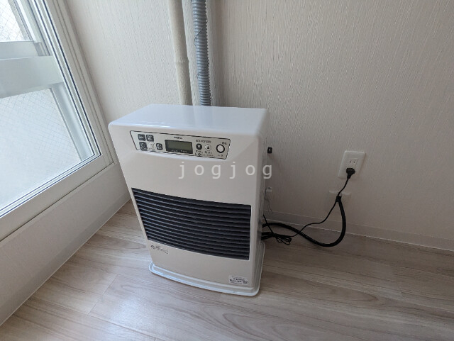 その他設備　灯油ＦＦ式ストーブ