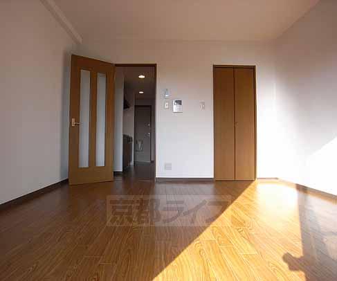 居室・リビング　日当たり良好の室内です