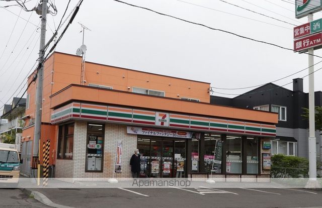 コンビニ　セブン－イレブン苫小牧青葉店（コンビニ）まで805m