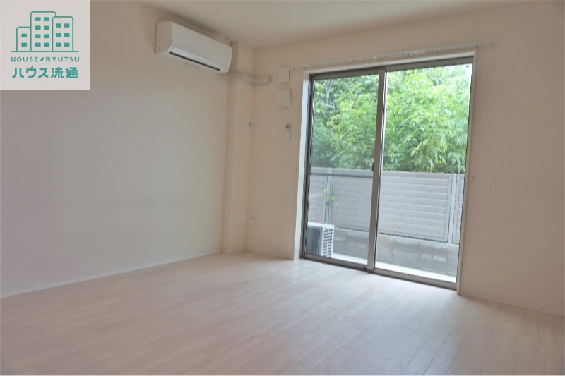 居室・リビング　※同タイプ別号室のお写真です