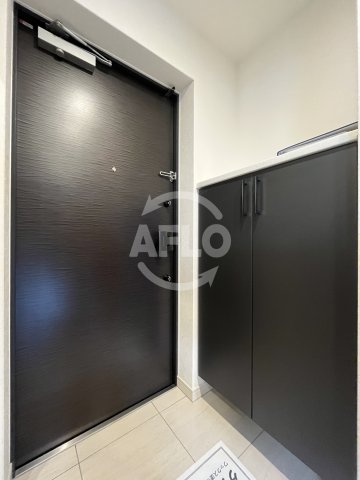 玄関　レジュールアッシュ三国本町　玄関