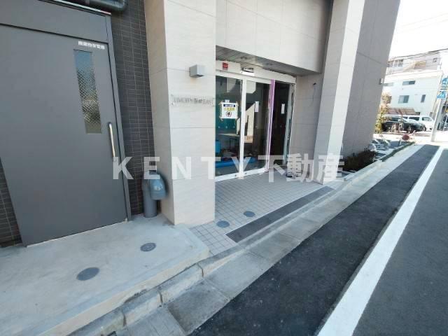 エントランス　落ち着いたエントランスです