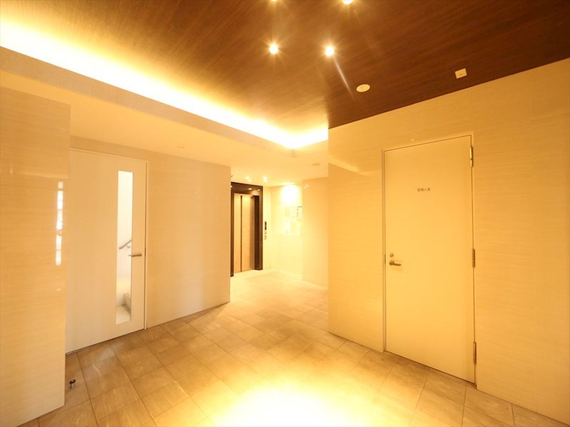 エントランス　エントランス　オートロック　防犯カメラ付