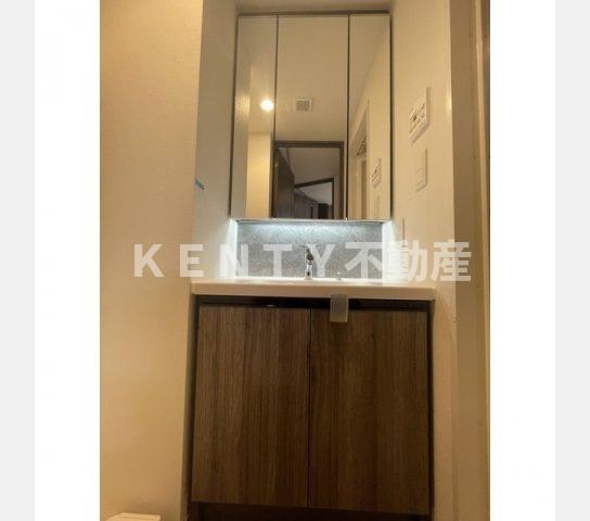 洗面設備　ゆったりとスペースのある洗面所