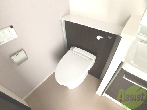 トイレ　トイレはウォシュレット機能付きで、快適にお過ごしいただけます