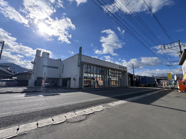 銀行　伊予銀行小松支店（銀行）まで186m