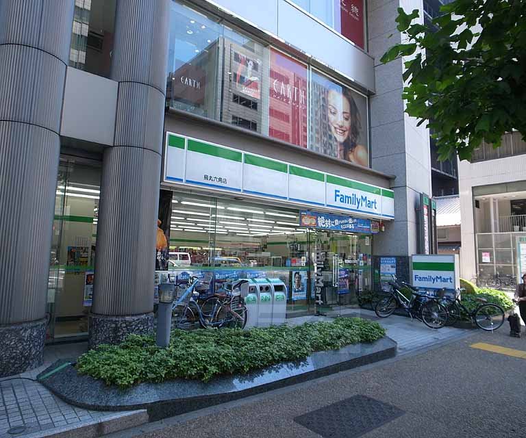 コンビニ　ファミリーマート烏丸六角店（コンビニ）まで180m