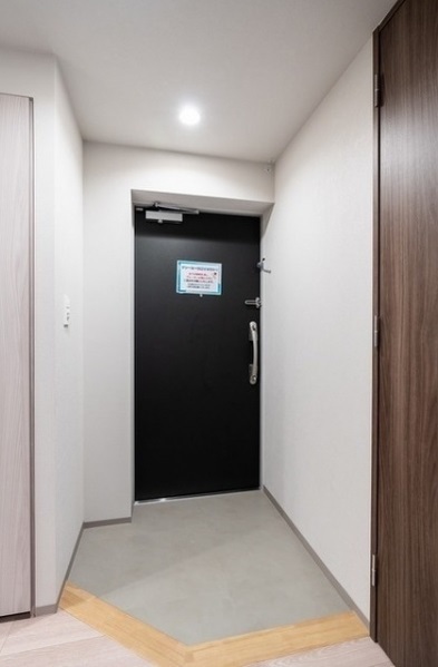 玄関　※別部屋の参考写真です。