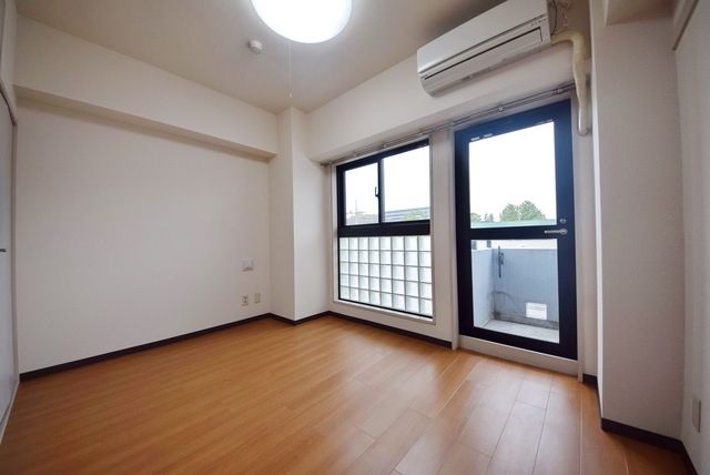 居室・リビング　★約６帖の洋室★