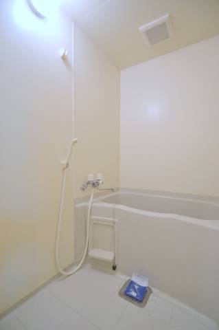 バス・シャワールーム　広々として清潔感のあるバスルーム♪