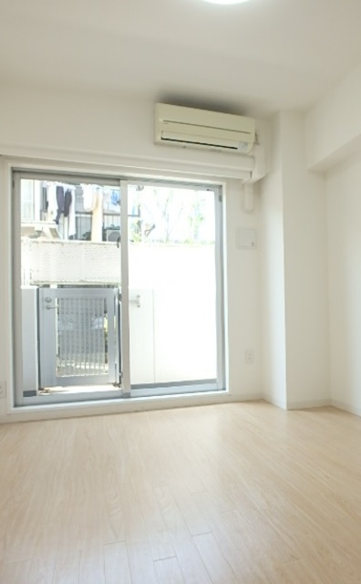 居室・リビング　清潔感のあるお部屋です。