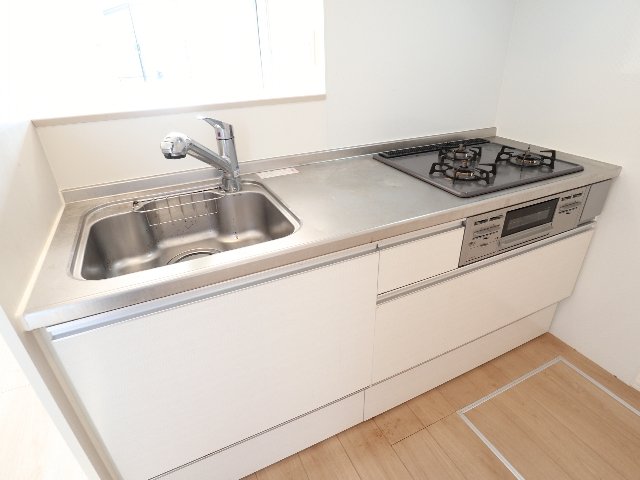 キッチン　コンパクトなキッチンで掃除もラクラク