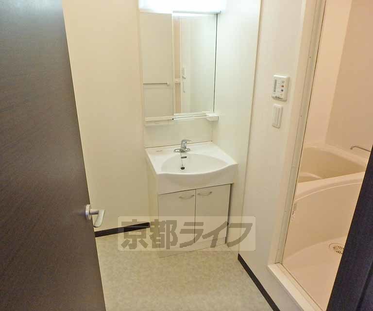 洗面設備　朝の支度はこちらでどうぞ