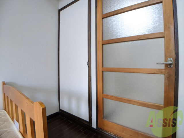 収納　収納場所です。衣類や荷物はコチラへしまいます。