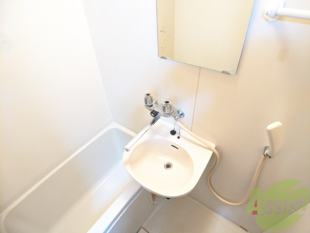 洗面設備　洗面台です。こまめなお掃除が綺麗を保つ秘訣です。