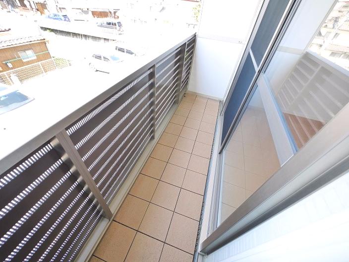 バルコニー　お洗濯にも便利なバルコニー付き