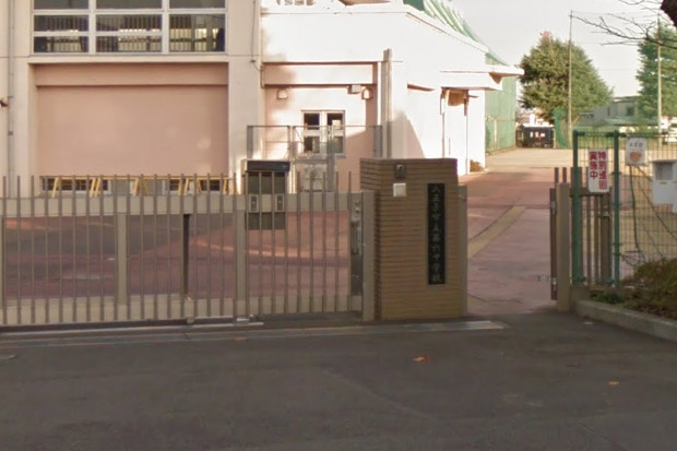 中学校　八王子市立第六中学校（中学校）まで161m