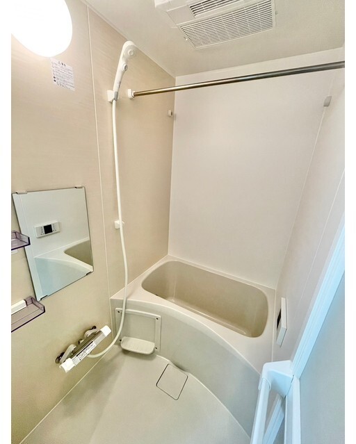 バス・シャワールーム　雨の日でも安心の浴室乾燥機付きです♪