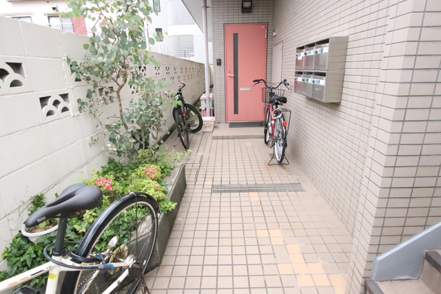 エントランス　門扉入ったところの様子です♪