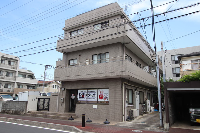 建物外観　「行徳」駅と「南行徳」駅中間地点♪徒歩１５分の立地です◎