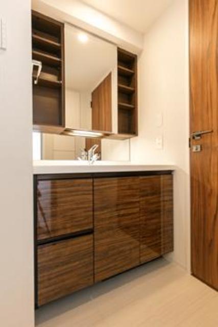 洗面設備　※写真は同タイプ住戸です。