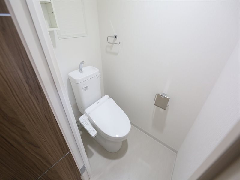 トイレ　温水洗浄暖房便座付トイレ