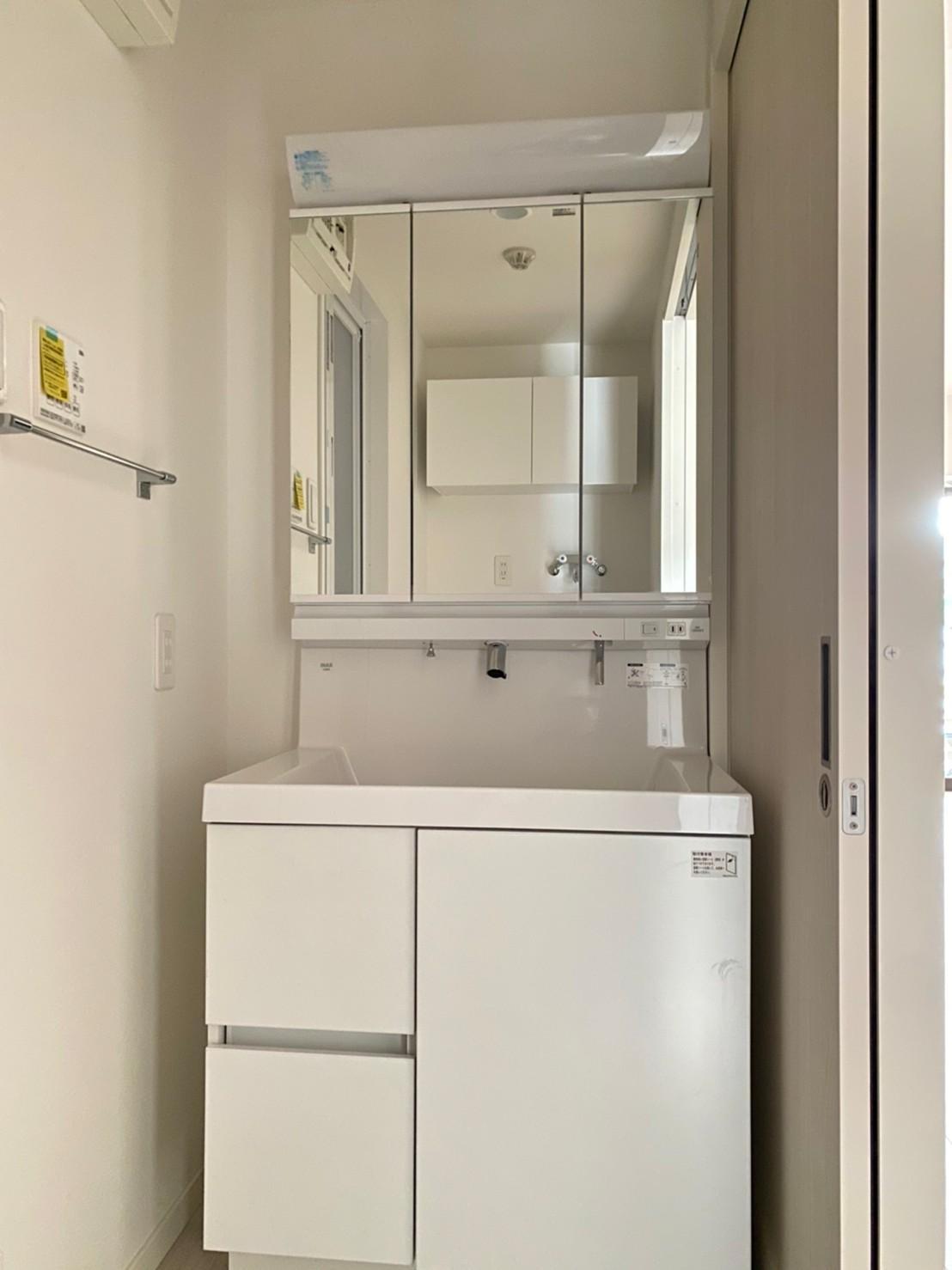 洗面設備　スペースが確保できる洗面所です