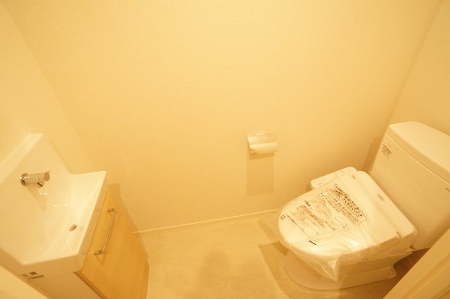 トイレ　ウォシュレット・収納付きトイレ?