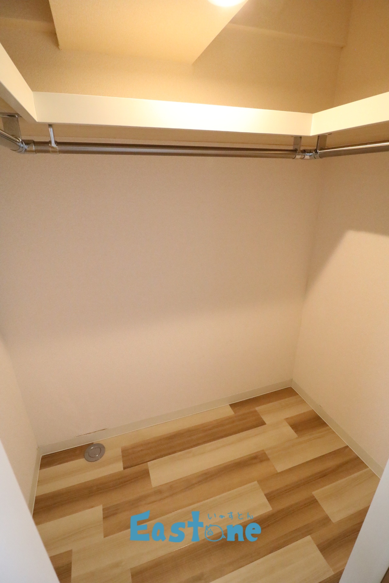 収納　ウォークインクローゼットでたくさん収納できます