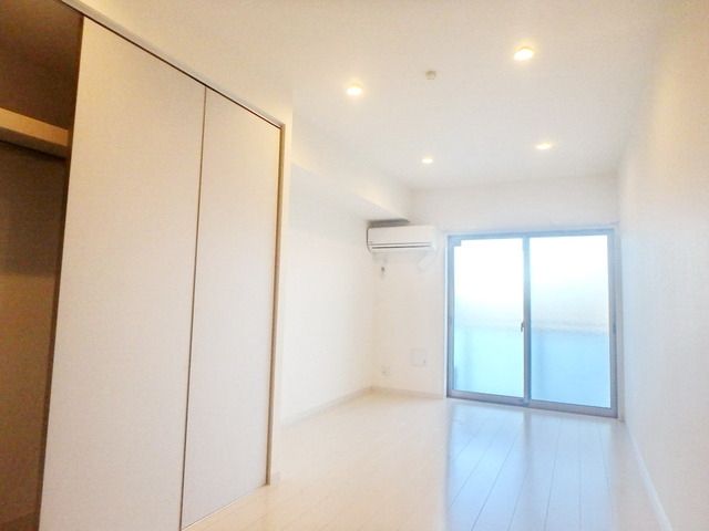 居室・リビング　★エアコン・ダウンライト照明付き★