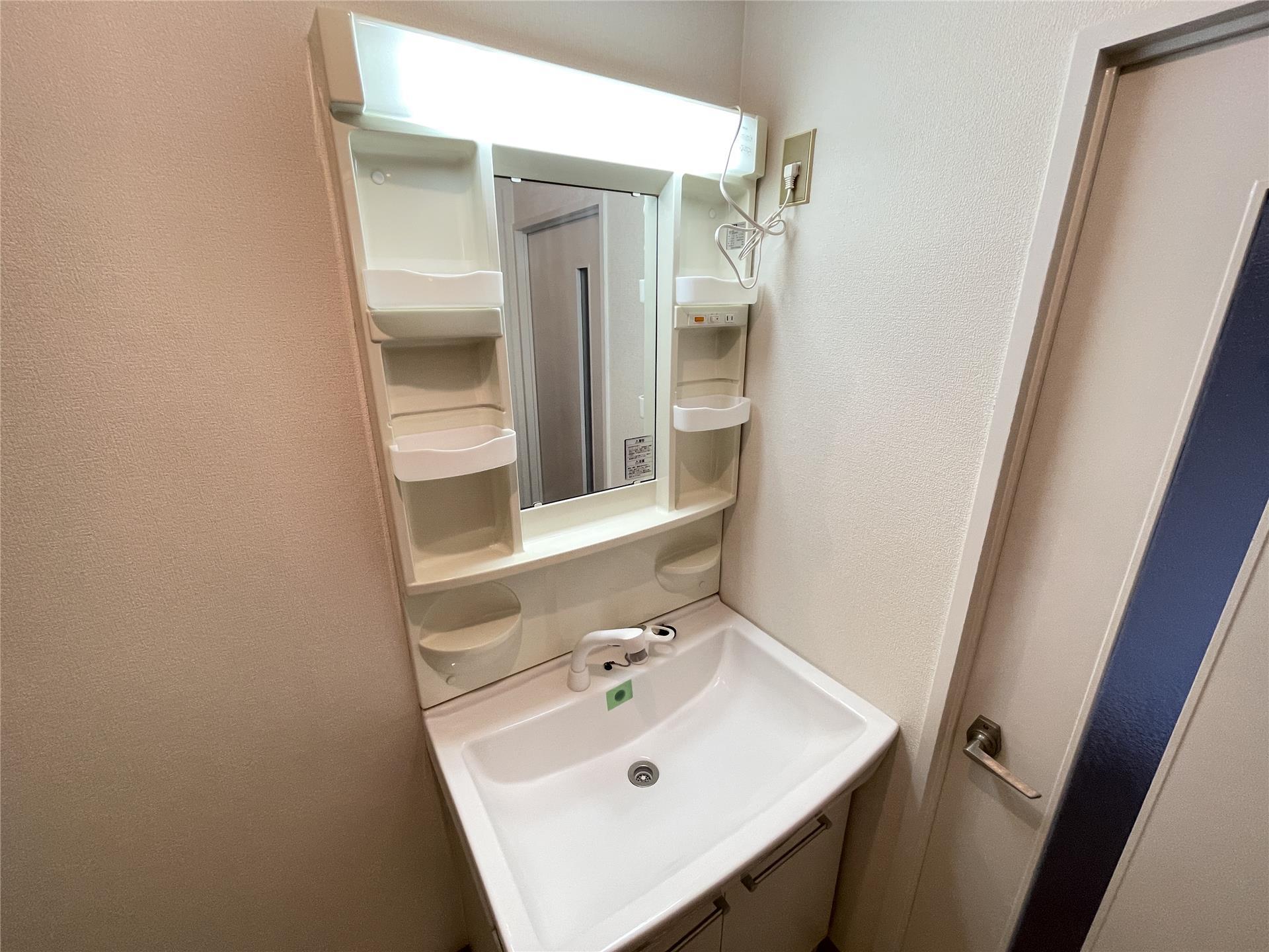 洗面設備　身支度に便利な洗面化粧台♪