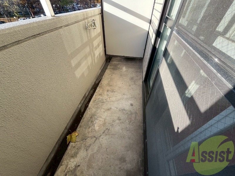 バルコニー　バルコニーは幅があり、広い印象を受けました。