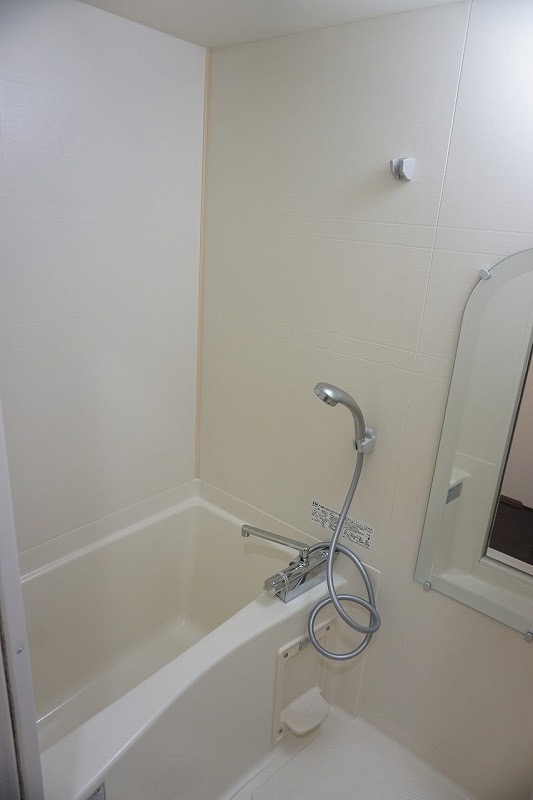 バス・シャワールーム　鏡付き