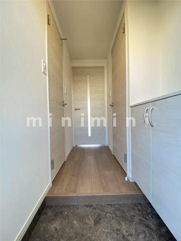 玄関　※写真は別号室のものですので現状優先とさせていただきます