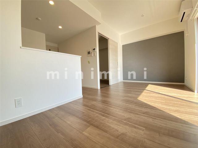 居室・リビング　※写真は別号室のものですので現状優先とさせていただきます