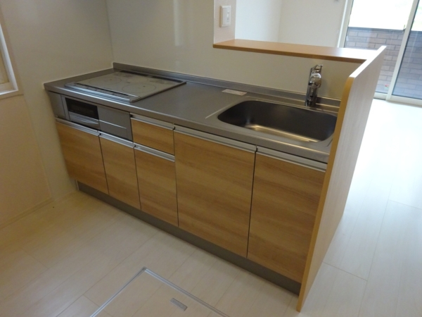 キッチン　3口コンロのIHシステムキッチンで楽しくお料理♪