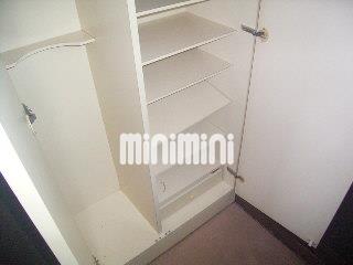 玄関　たくさん入る下駄箱付きです