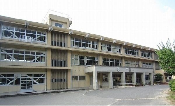 小学校　八雲小学校（小学校）まで2100m