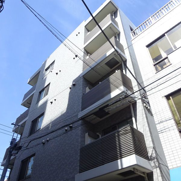 バルコニー　外からの目が気にならないバルコニーで洗濯物が干せます