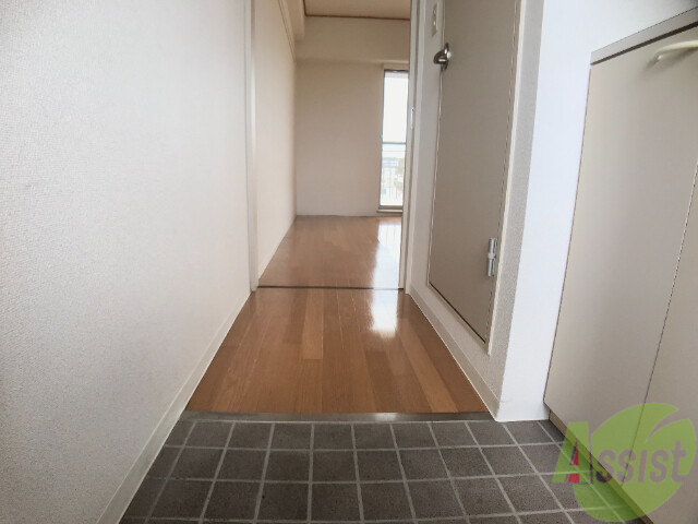 玄関　玄関からリビングまで近いのですぐくつろげますね。